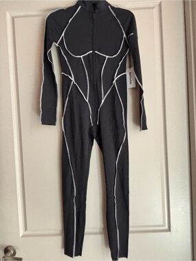 Women’s Black Long-Sleeve Zip-Front Jumpsuit with White Contrast Piping